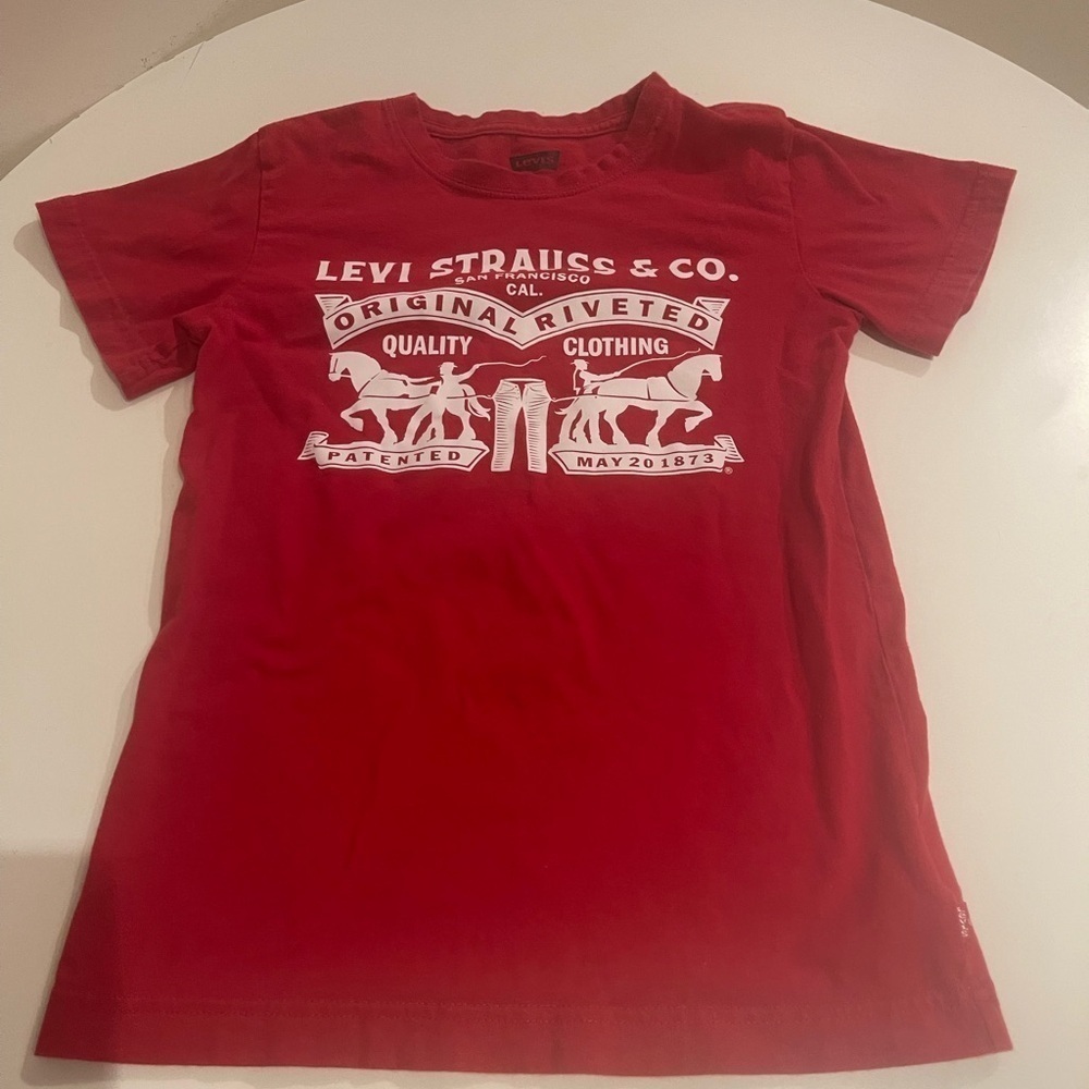 levi’s t-shirt nwot​​​​​​​